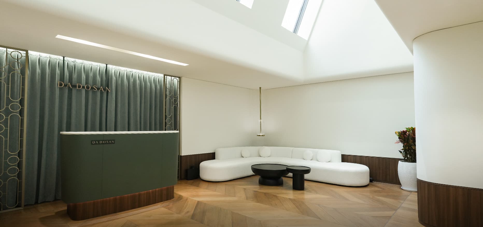 GALLERY HALL — A sensorial space inspired by the mood of a high-end gallery.